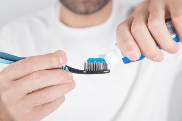 استفاده از خمیر دندان مناسب برای مسواک زدن